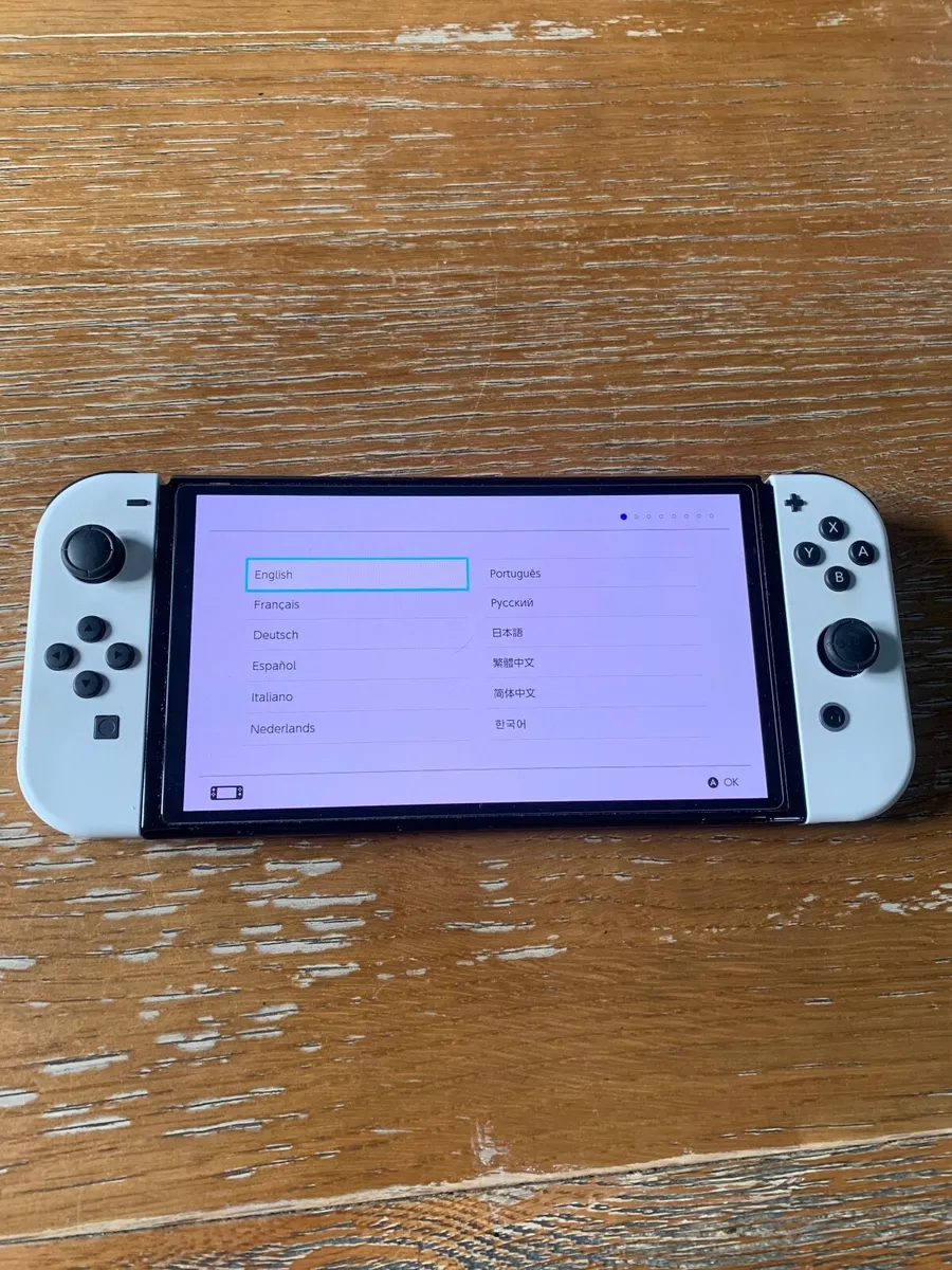 Nintendo switch oled+accesseries - Image 3