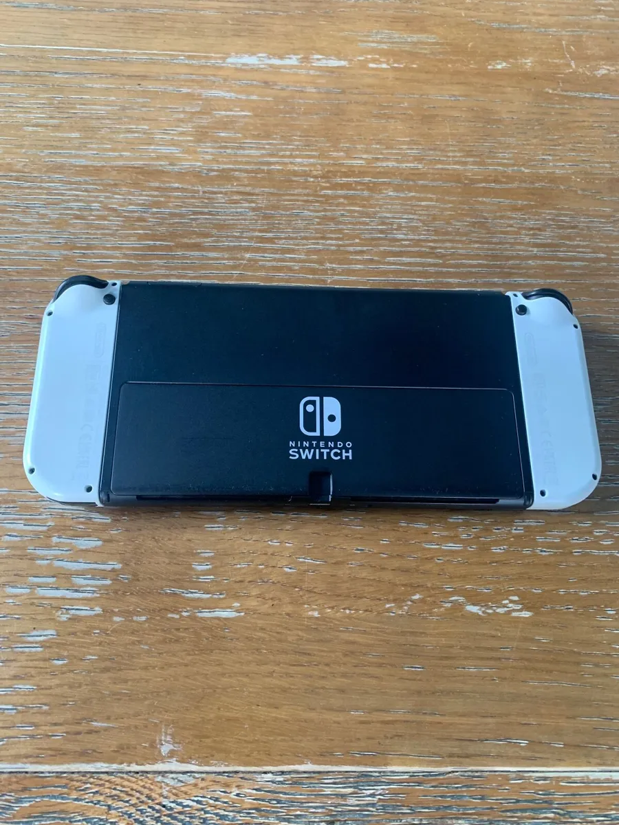 Nintendo switch oled+accesseries - Image 4