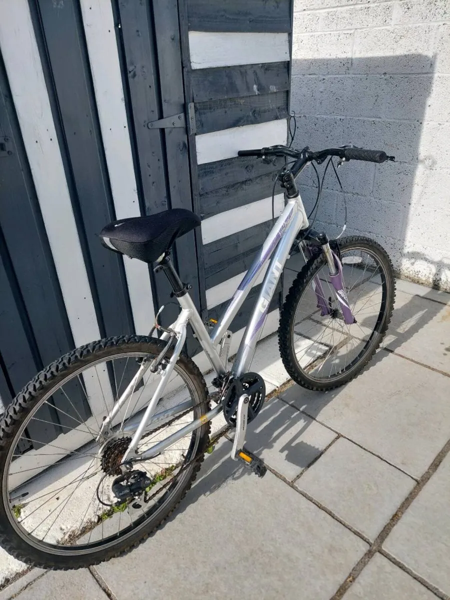 Bicycle Ladies Giant Boulder Mountain Bike - Image 1