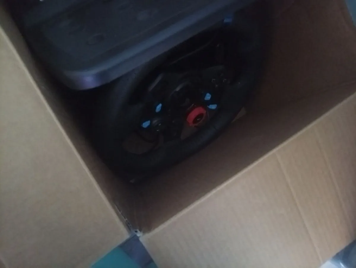 Logitech g29 steering wheel unused in box full set - Image 3