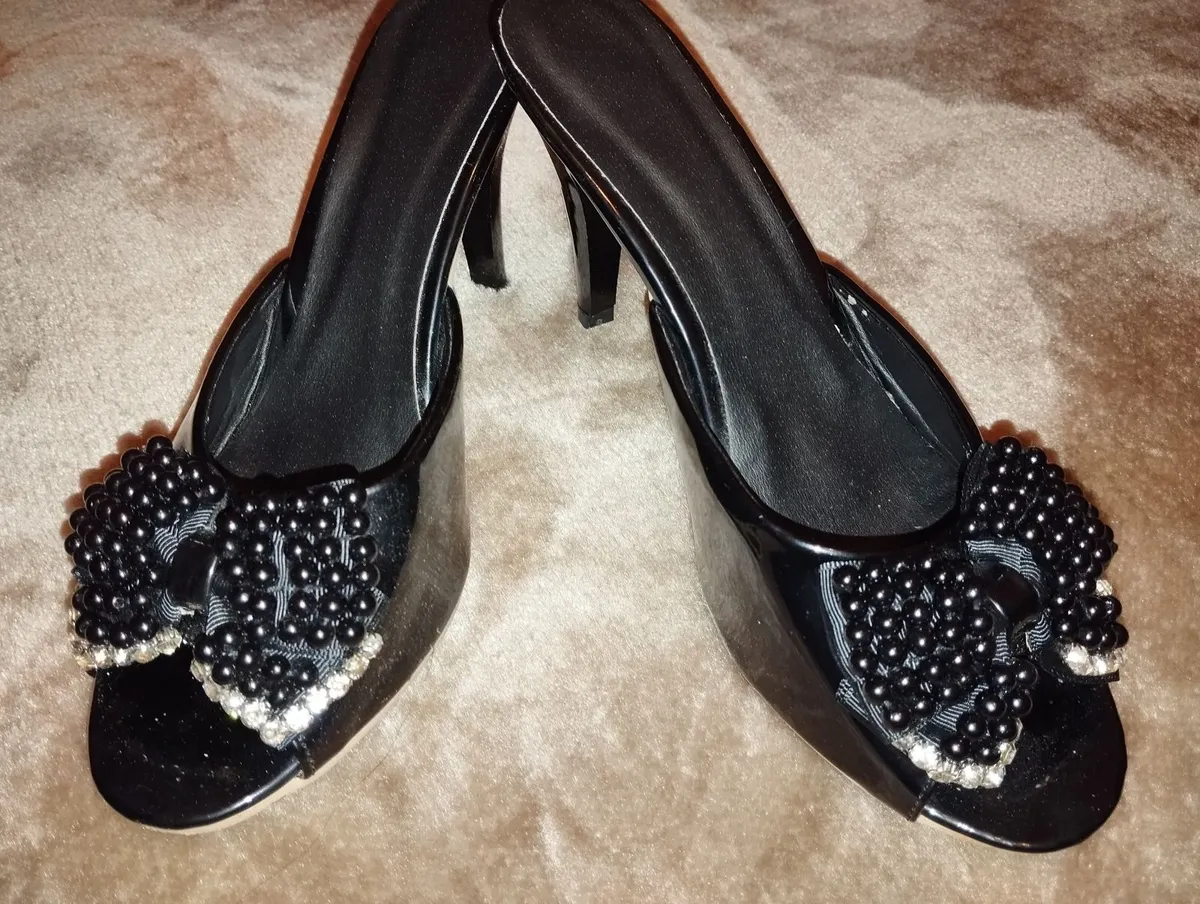Heeled sandals. - Image 1
