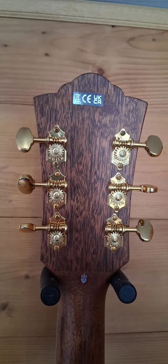 Guild F250E Deluxe Jumbo guitar - Image 2