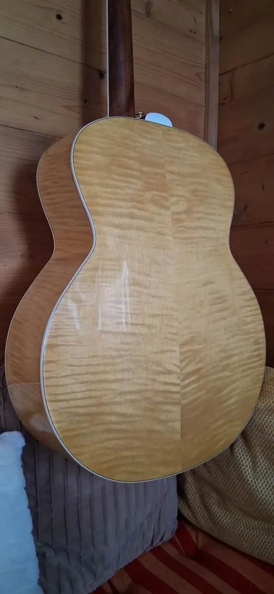 Guild F250E Deluxe Jumbo guitar - Image 3