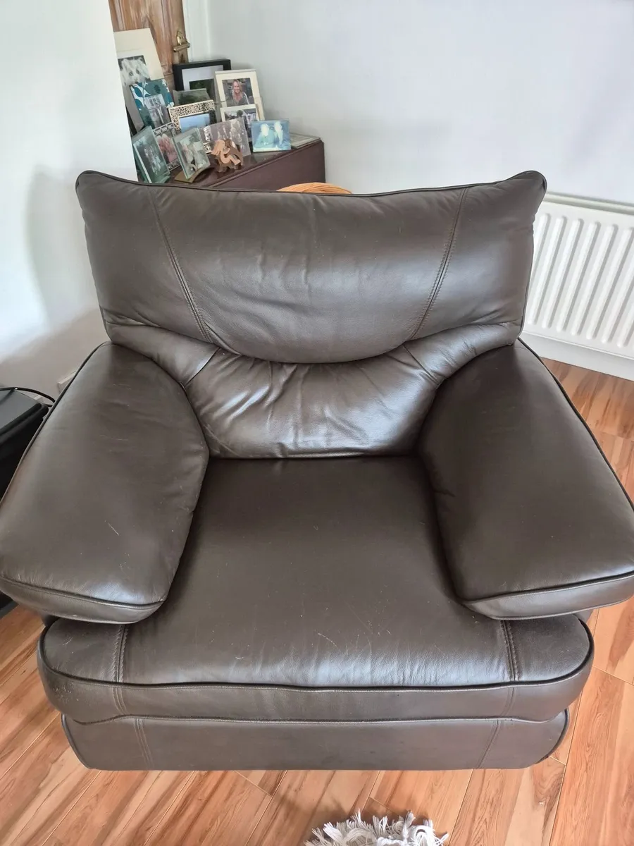 Leather recliner 3 piece suite, sofa - Image 3