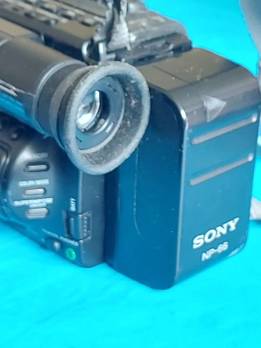 SONY Video 8 Handycam Model No CCD-TR75E - Image 4