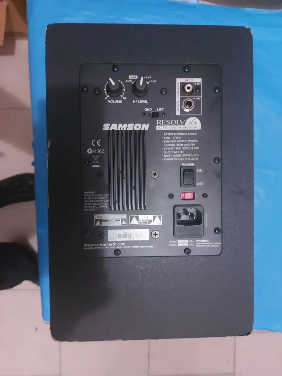 Pair of Samson Resolv A5 active studio monitors - Image 1