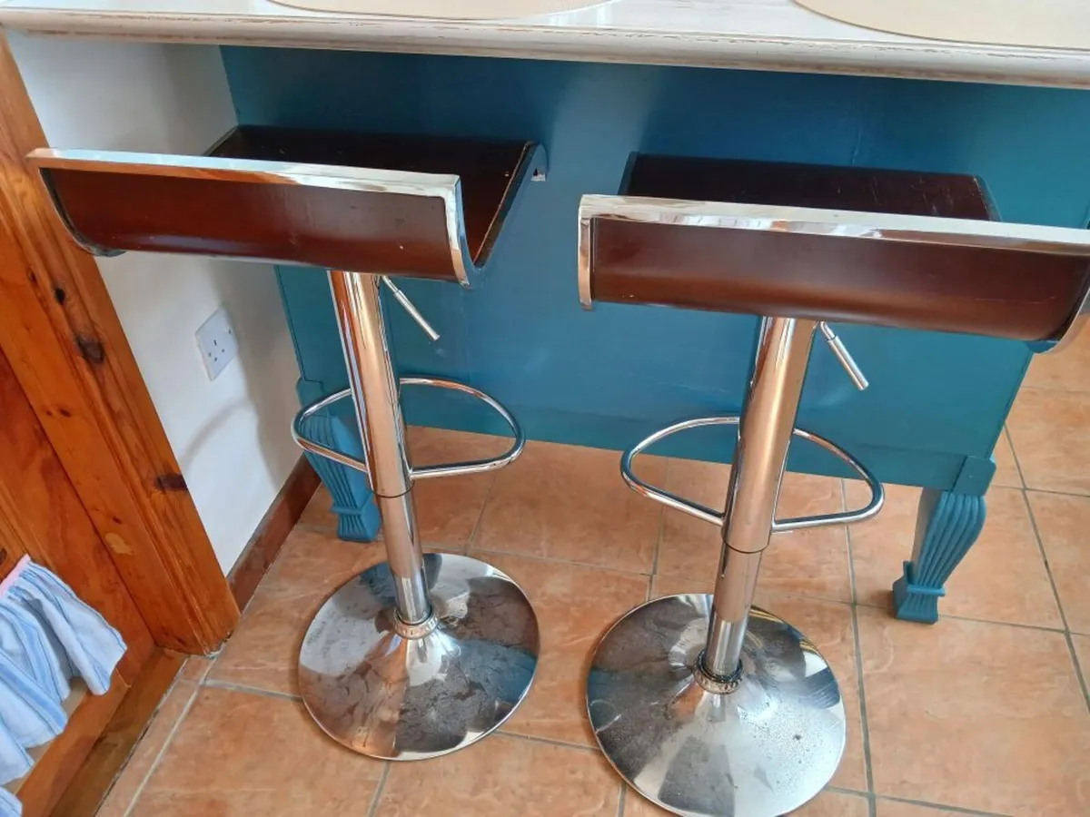 2 x Antique Bar Chairs / Counter Stools, chrome - Image 4