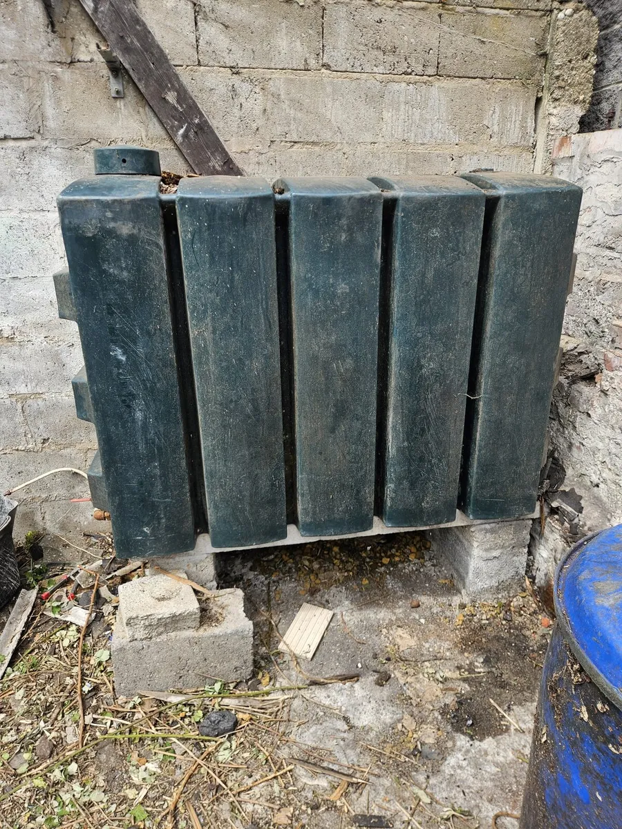 Oil tank