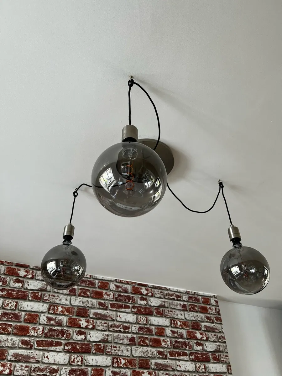 Light fixture with 3 XL bulbs - Image 1