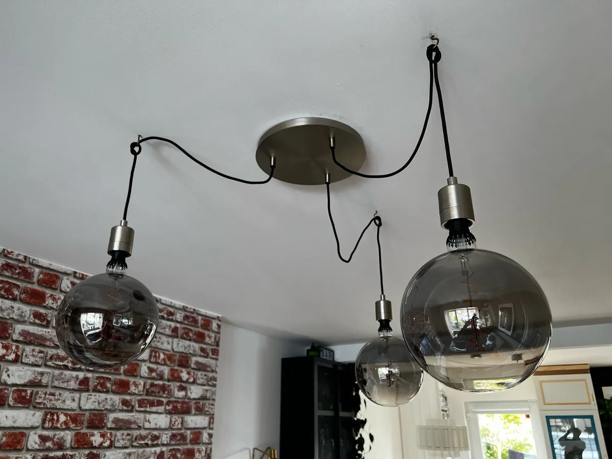 Light fixture with 3 XL bulbs - Image 2