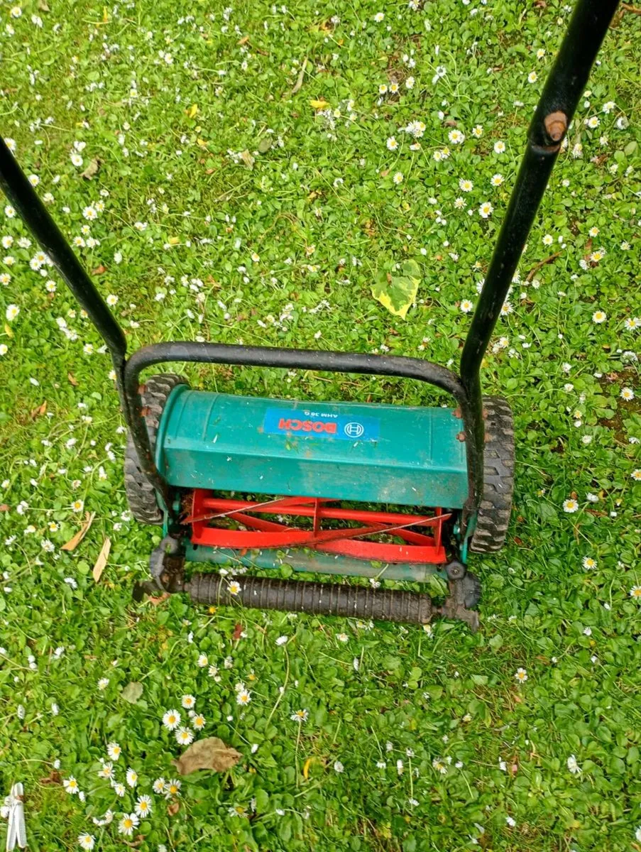 Bosch Push Lawnmower 15e - Image 1
