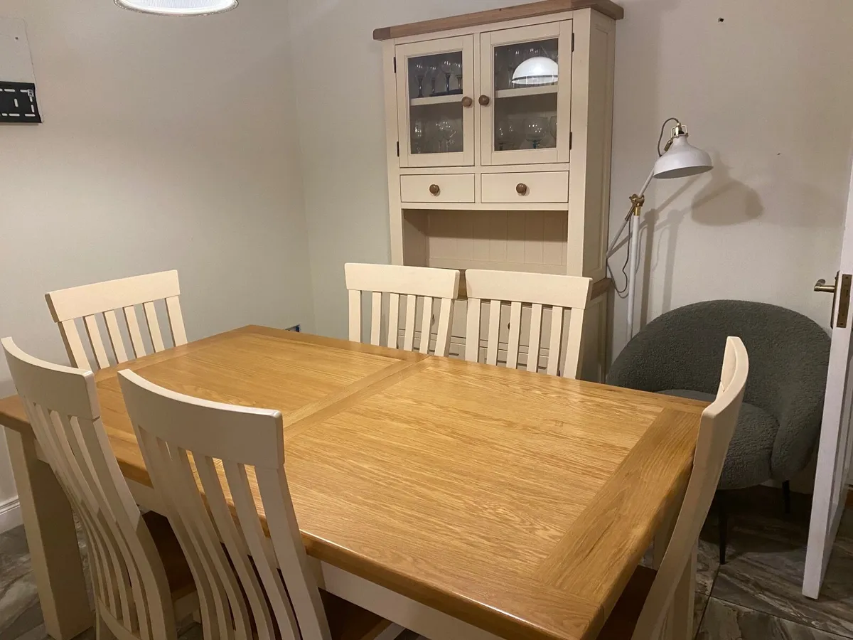 Dining table - Image 1
