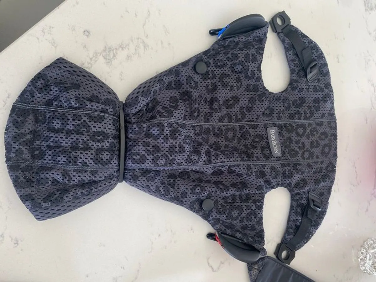 Baby Bjorn Mini Carrier - Image 2
