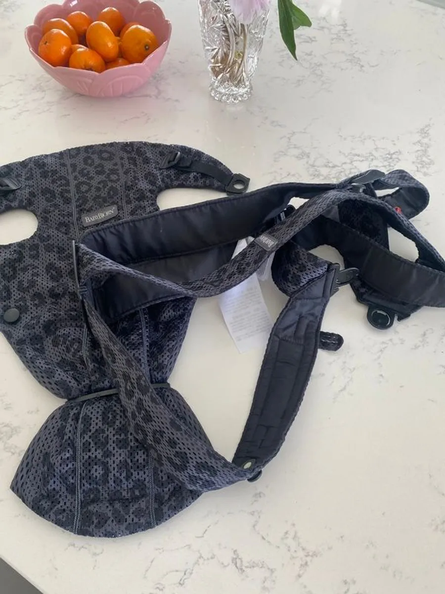 Baby Bjorn Mini Carrier - Image 4