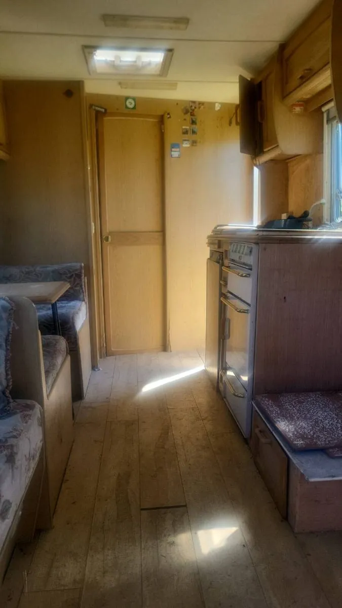 4 berth caravan - Image 3