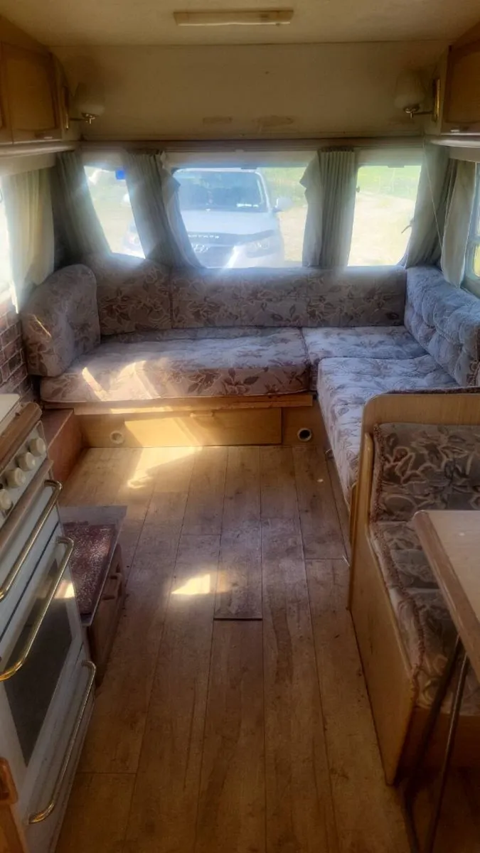 4 berth caravan - Image 4