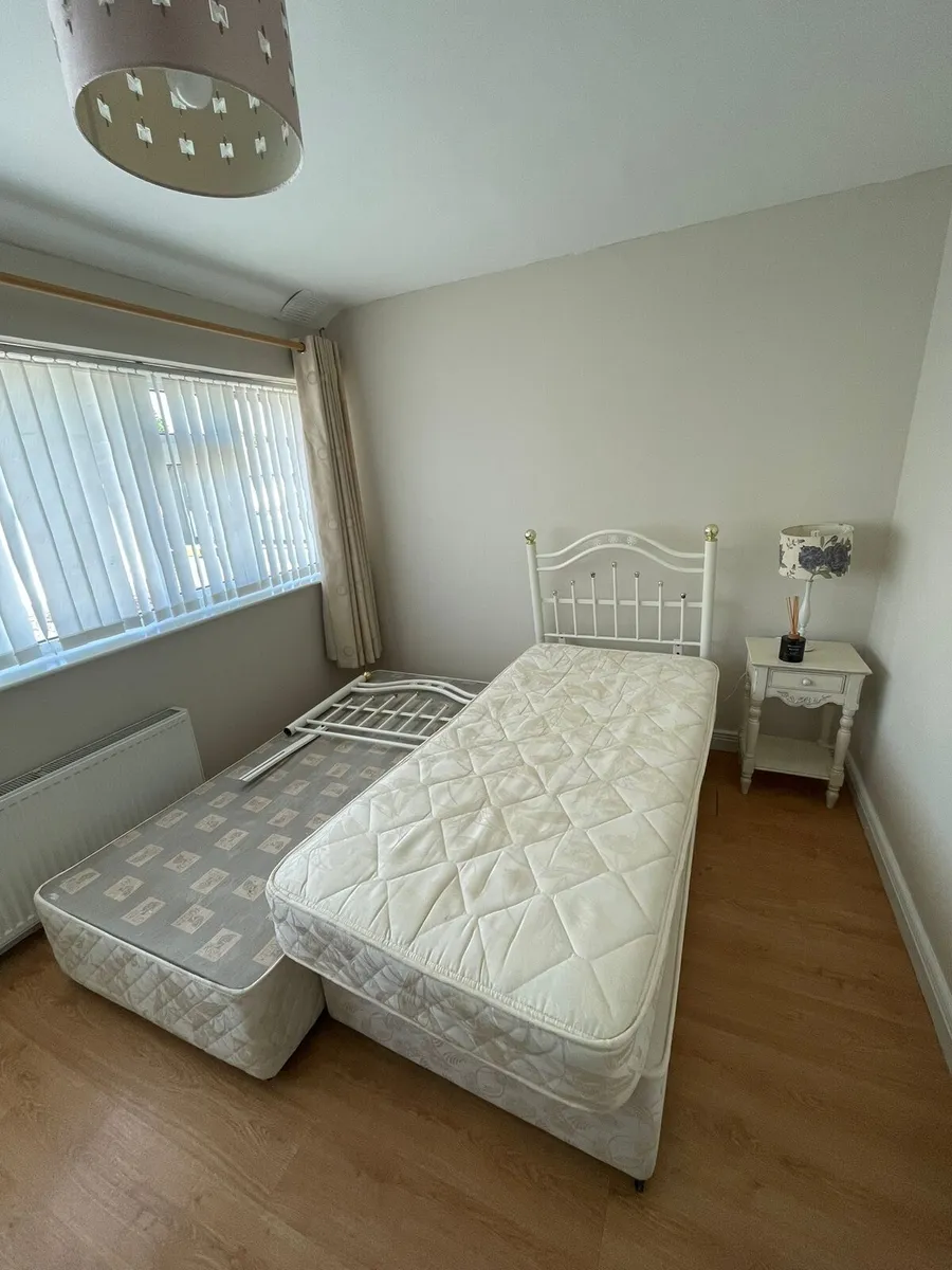 Single beds - Image 1