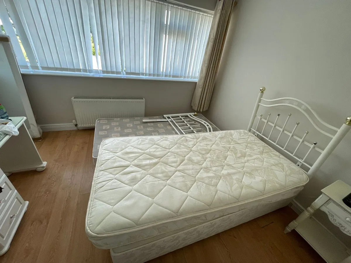 Single beds - Image 2