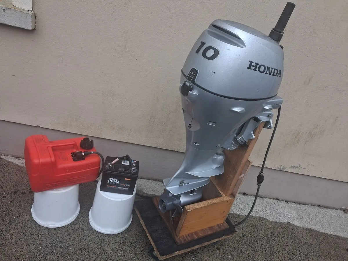 Boat and outboard - Image 2