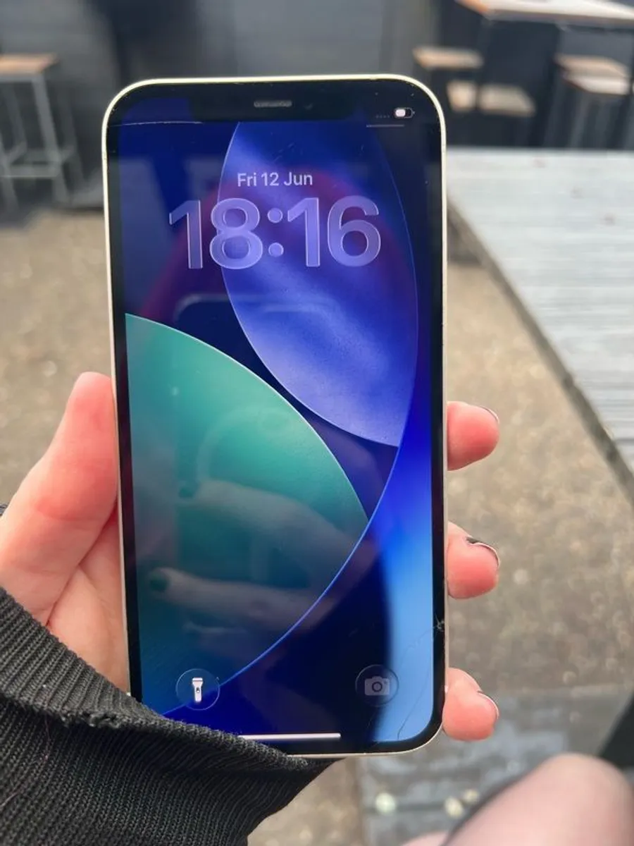 iPhone 12 - Image 3