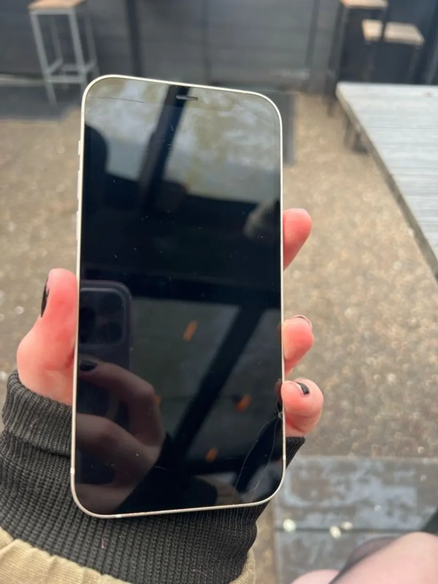 iPhone 12 - Image 2