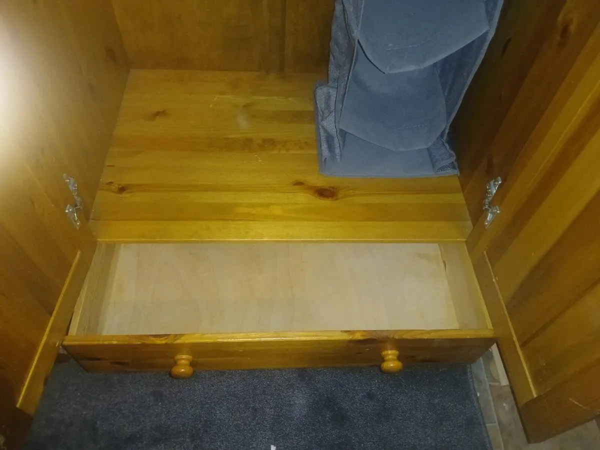 wardrobe - Image 3