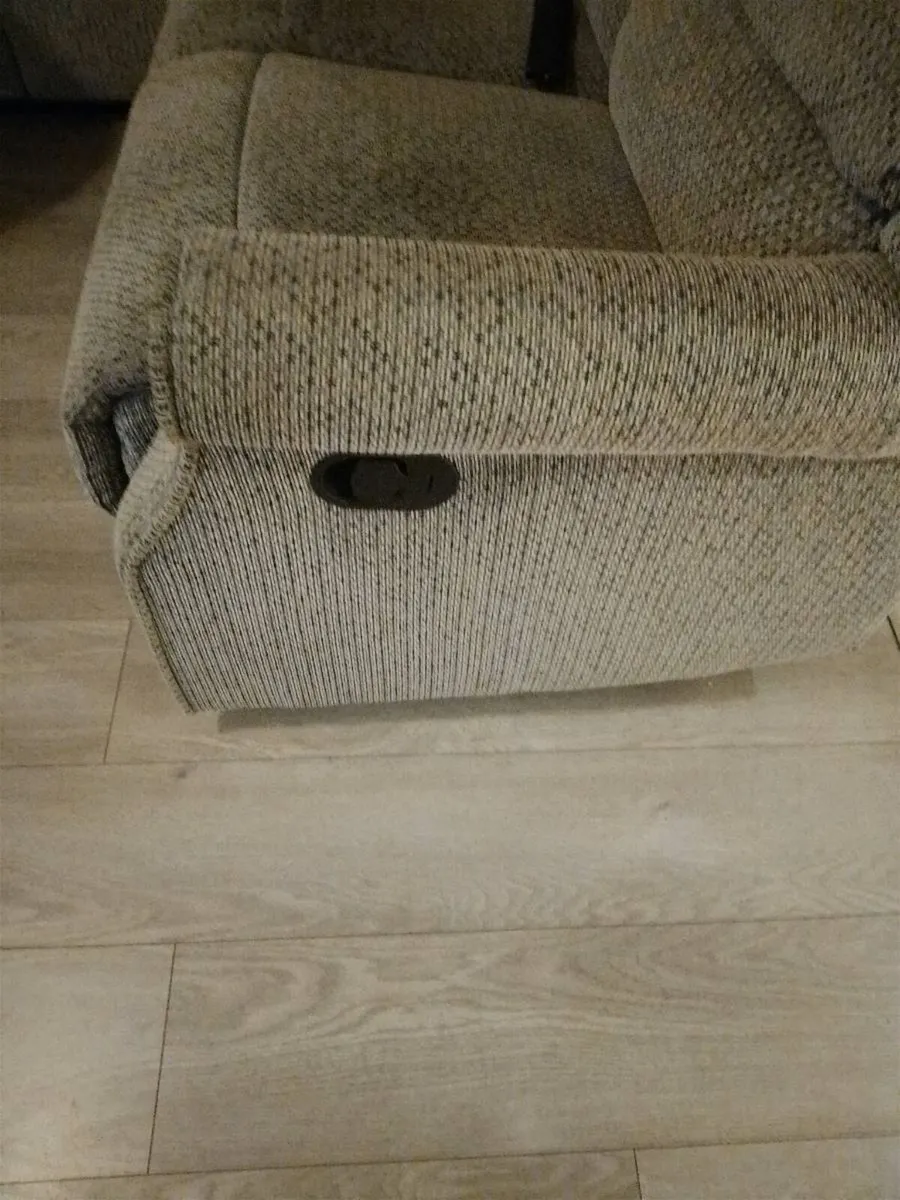 Recliner Sofa 3seater and 2seater Sofa. - Image 3
