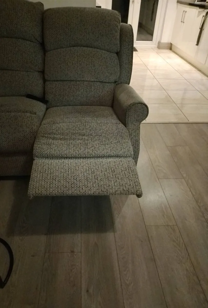 Recliner Sofa 3seater and 2seater Sofa. - Image 4