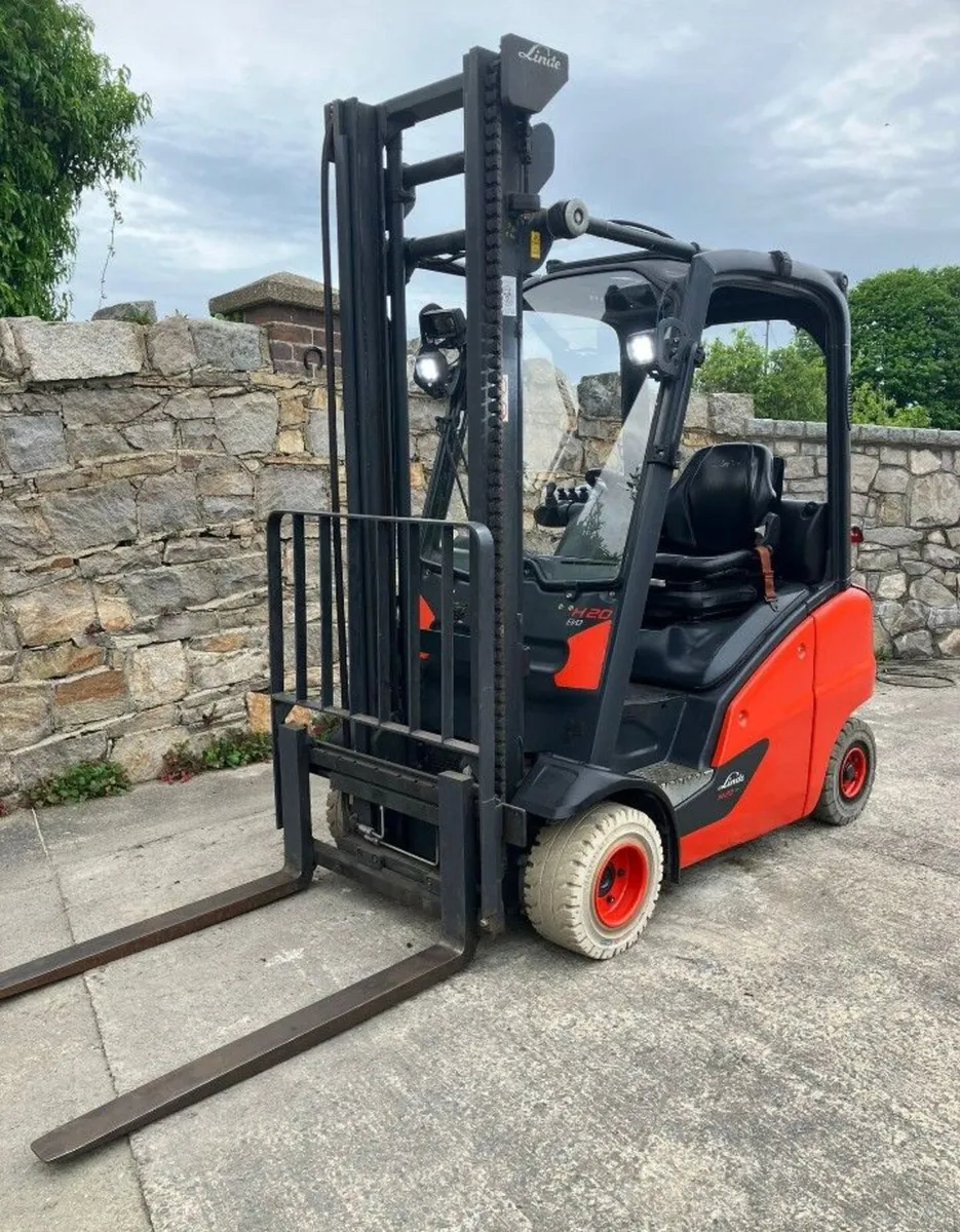 FORKLIFT - Image 1