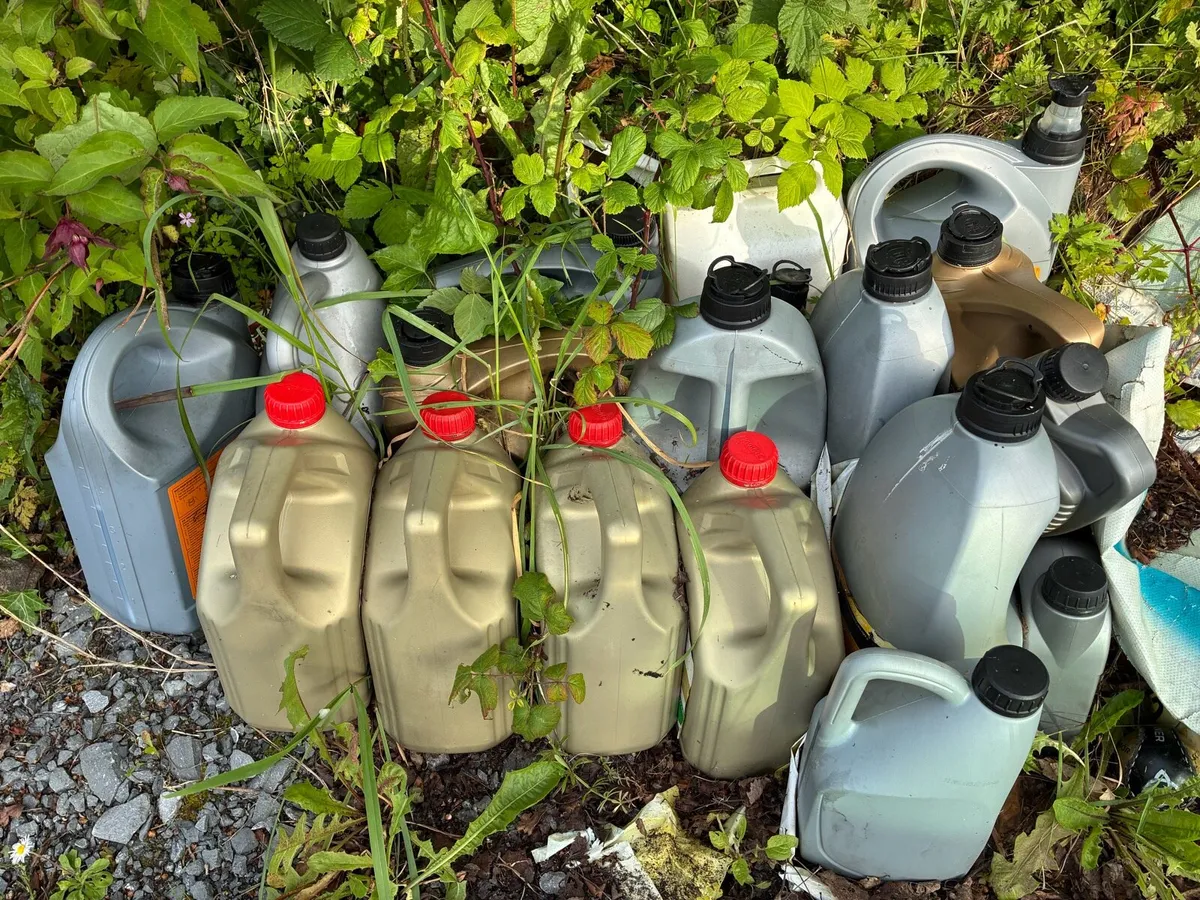Used engine oil and dirty diesel - Image 1
