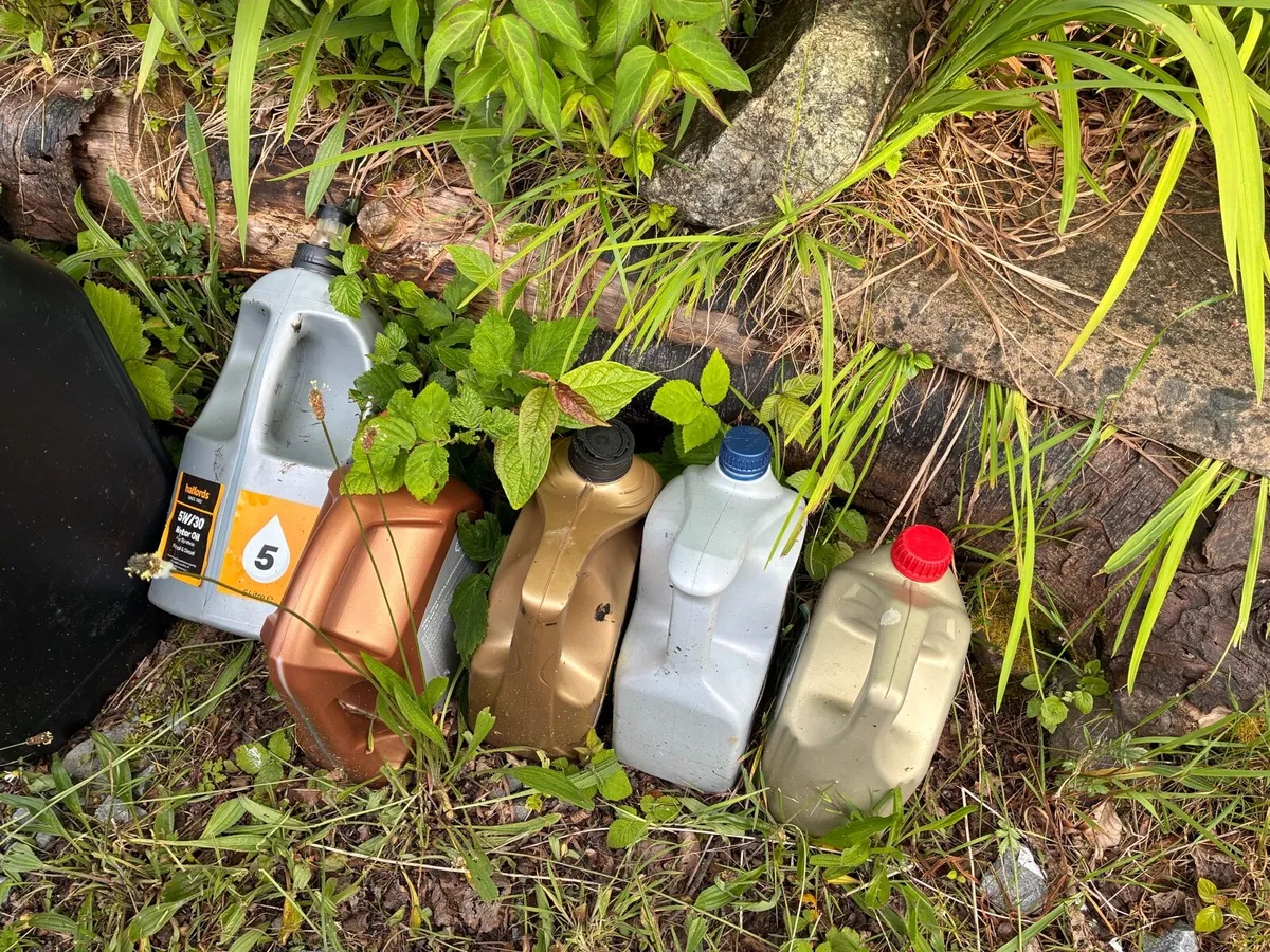 Used engine oil and dirty diesel - Image 2