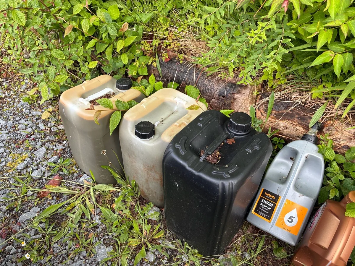 Used engine oil and dirty diesel - Image 3