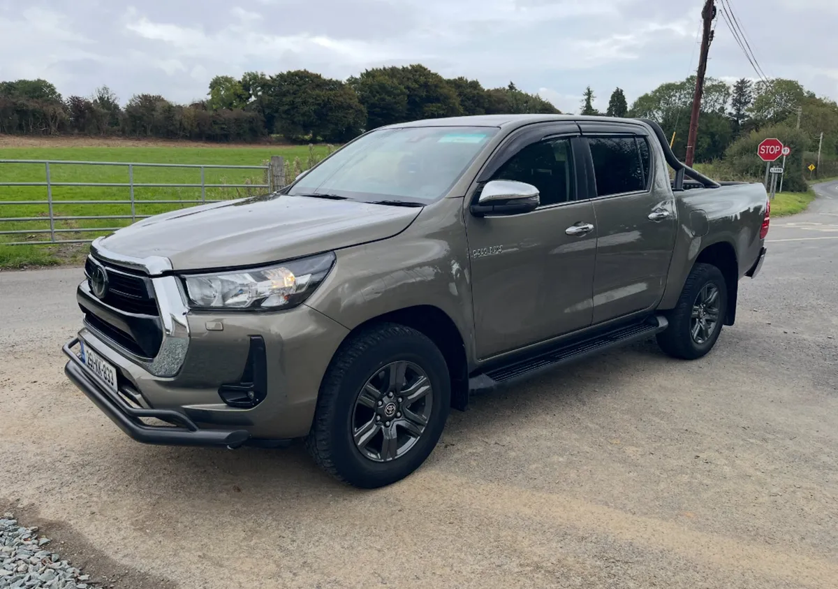 Toyota Hilux 2025 - Image 2