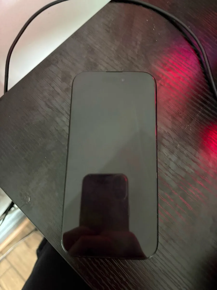 iPhone 16 - Image 2