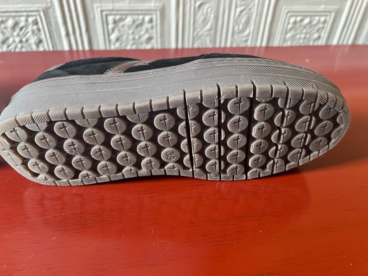 Tamaris Black Suede Flatform Trainers Size 39 - Image 2