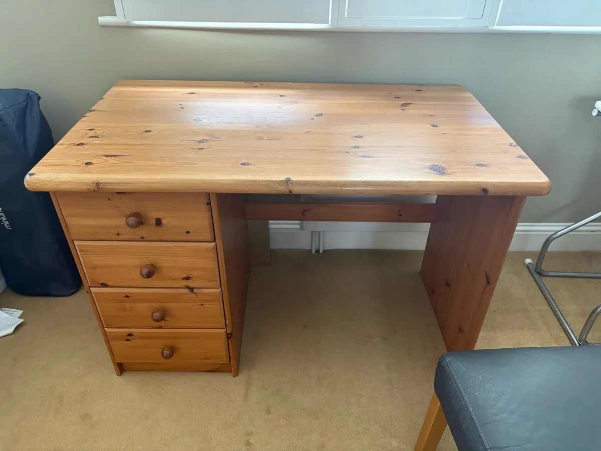 Pine desk and chair - Image 1