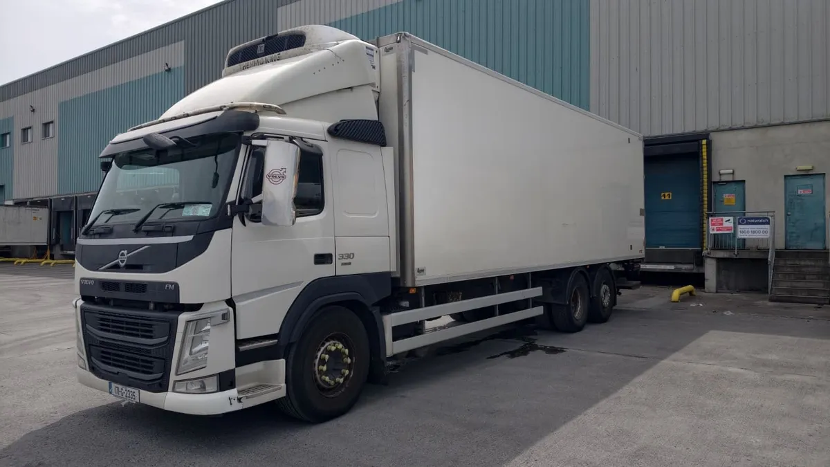 Volvo FM330 Fridge Freezer - Image 4