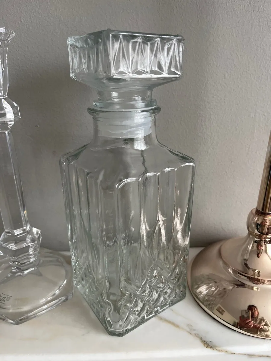 diamond cut glass liquor whiskey decanter - Image 3