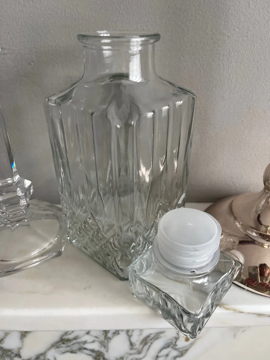 diamond cut glass liquor whiskey decanter - Image 4