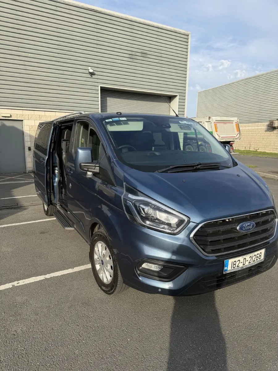 Ford Transit Custom  Limited DCIV Crew Cab 5 Seats - Image 2