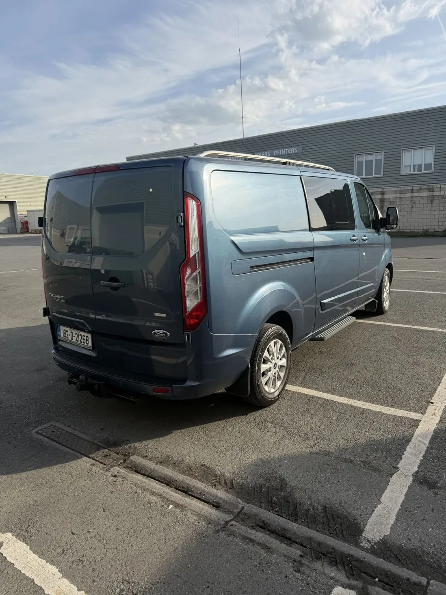 Ford Transit Custom  Limited DCIV Crew Cab 5 Seats - Image 3