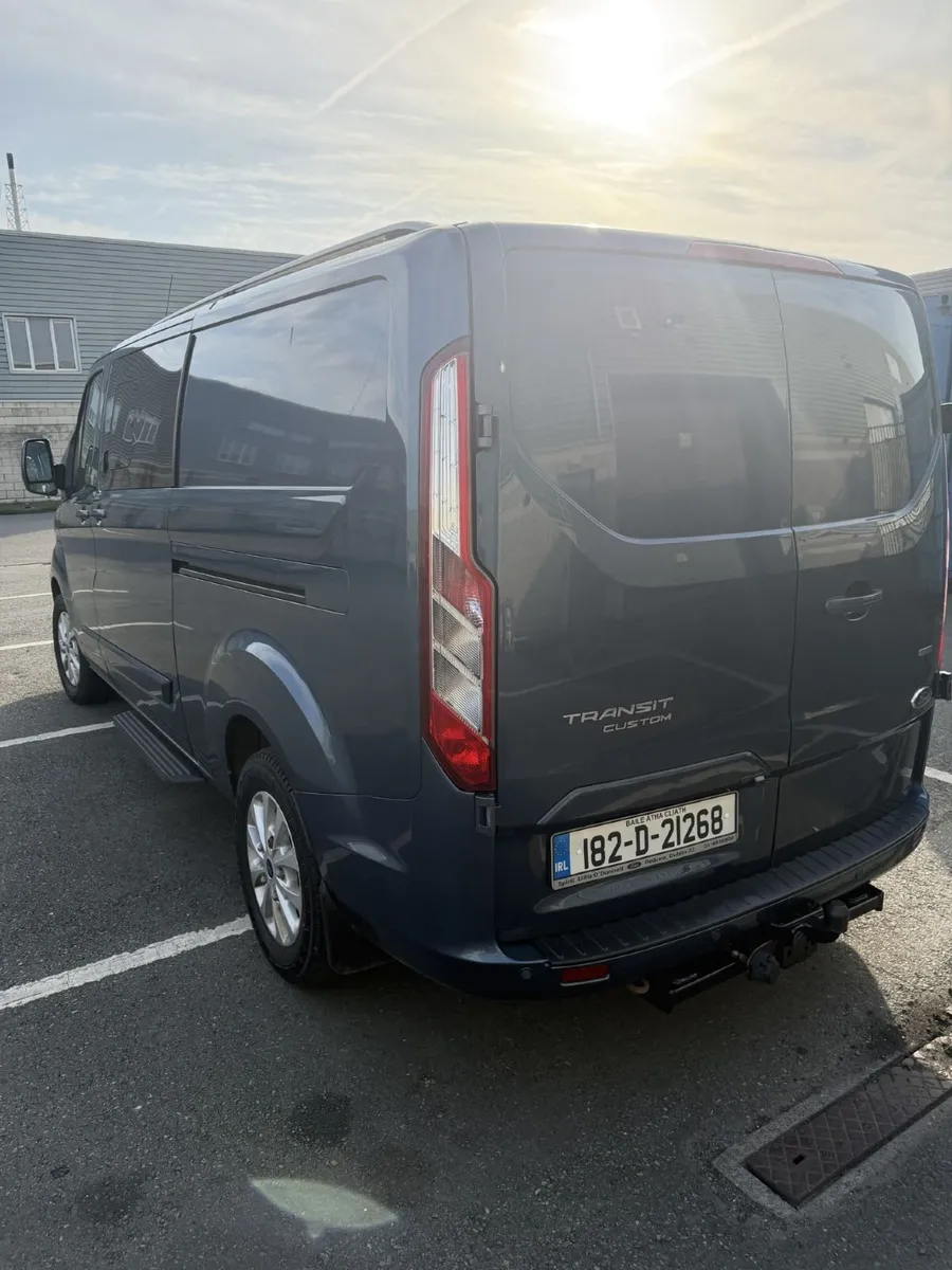 Ford Transit Custom  Limited DCIV Crew Cab 5 Seats - Image 4