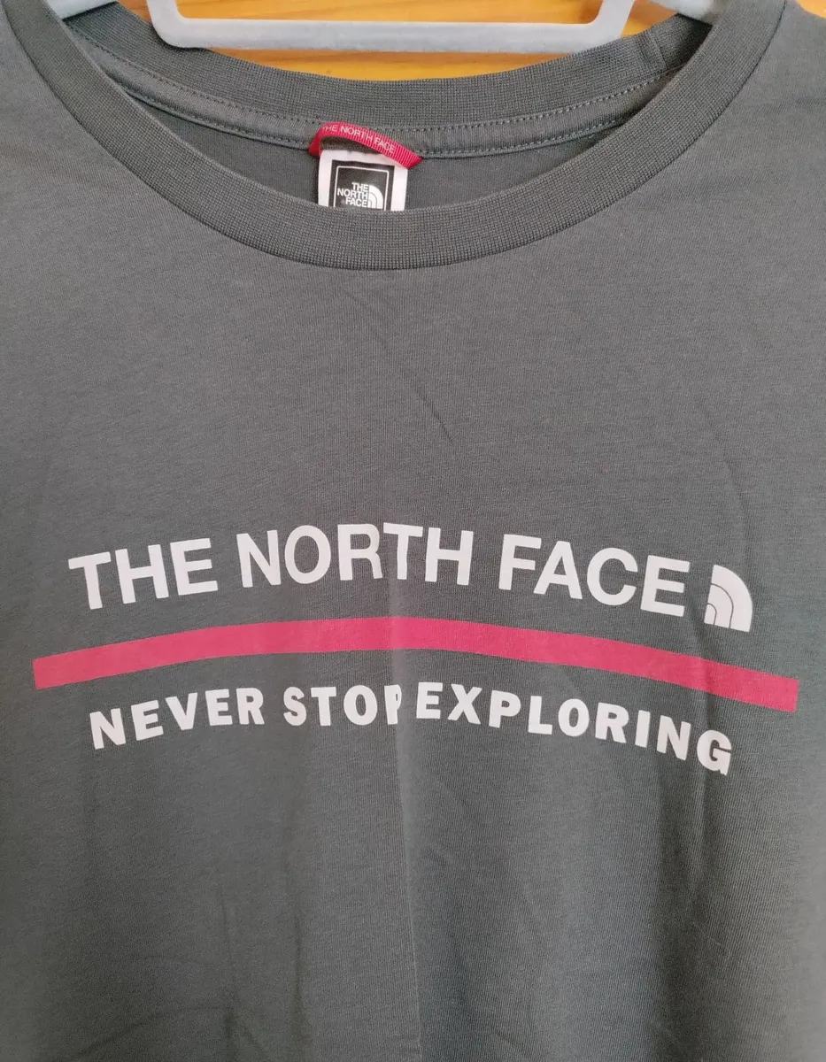 The North Face T shirt L New - Image 4