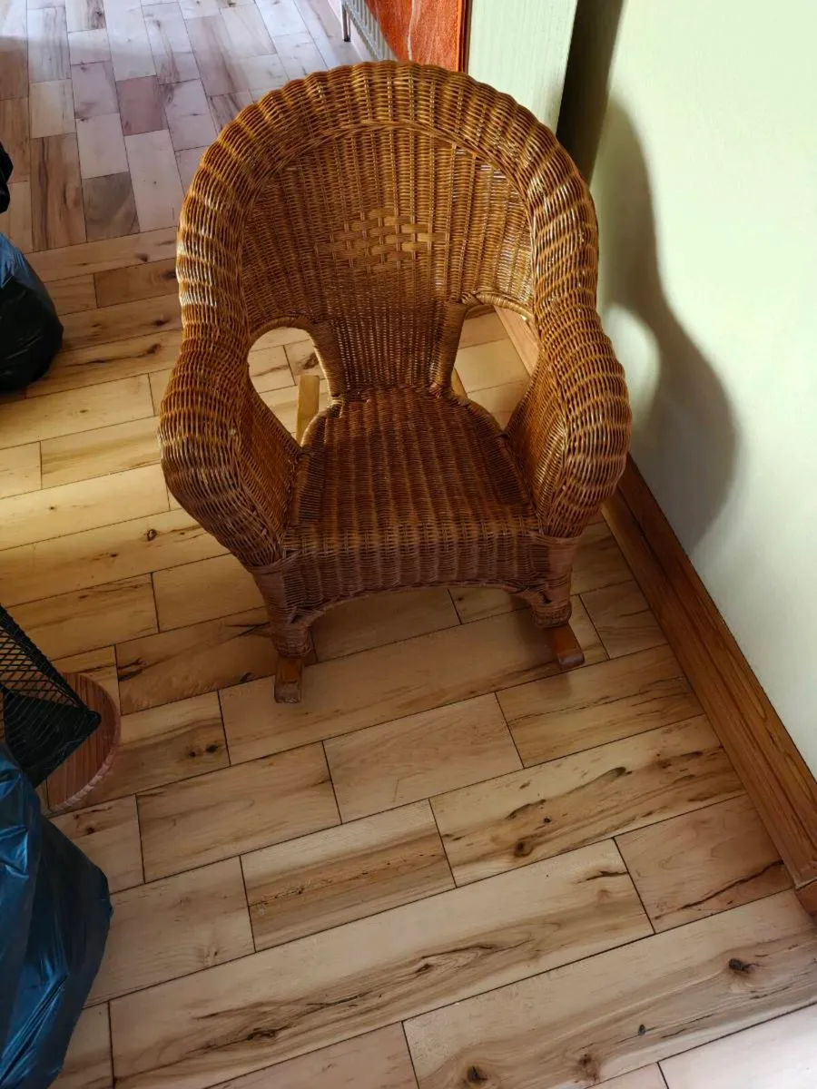 Child's wicker chair - Image 1