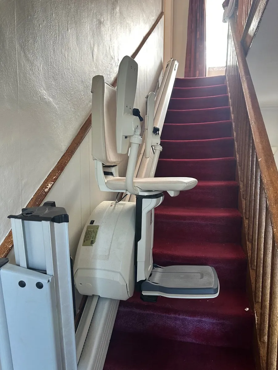 Stair lift,  swivel seat and folding hinge - Image 3