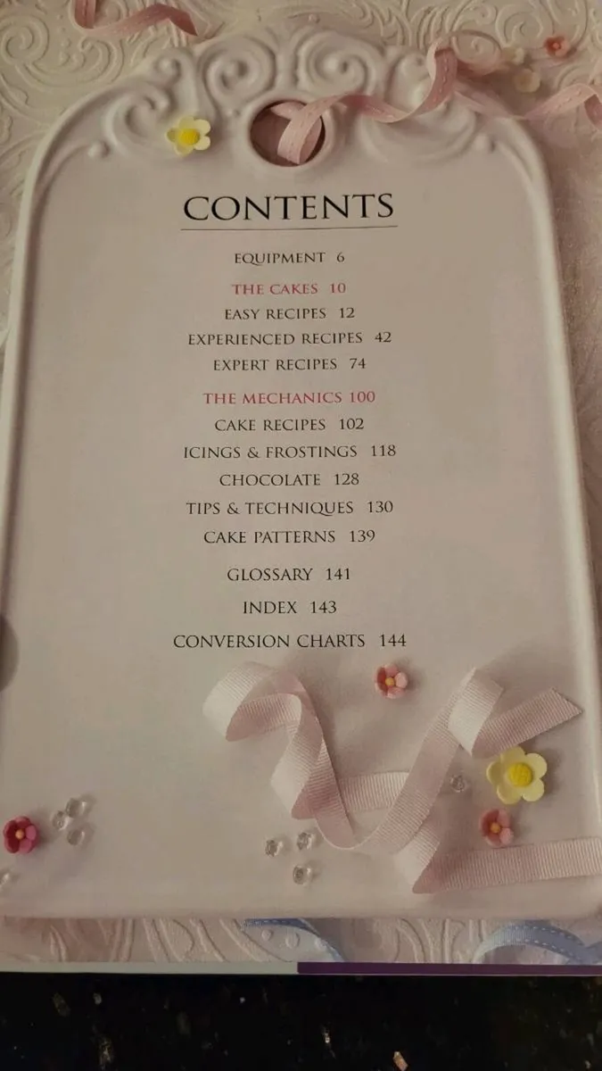 Lakeland cake recipe & decorating book - Image 2