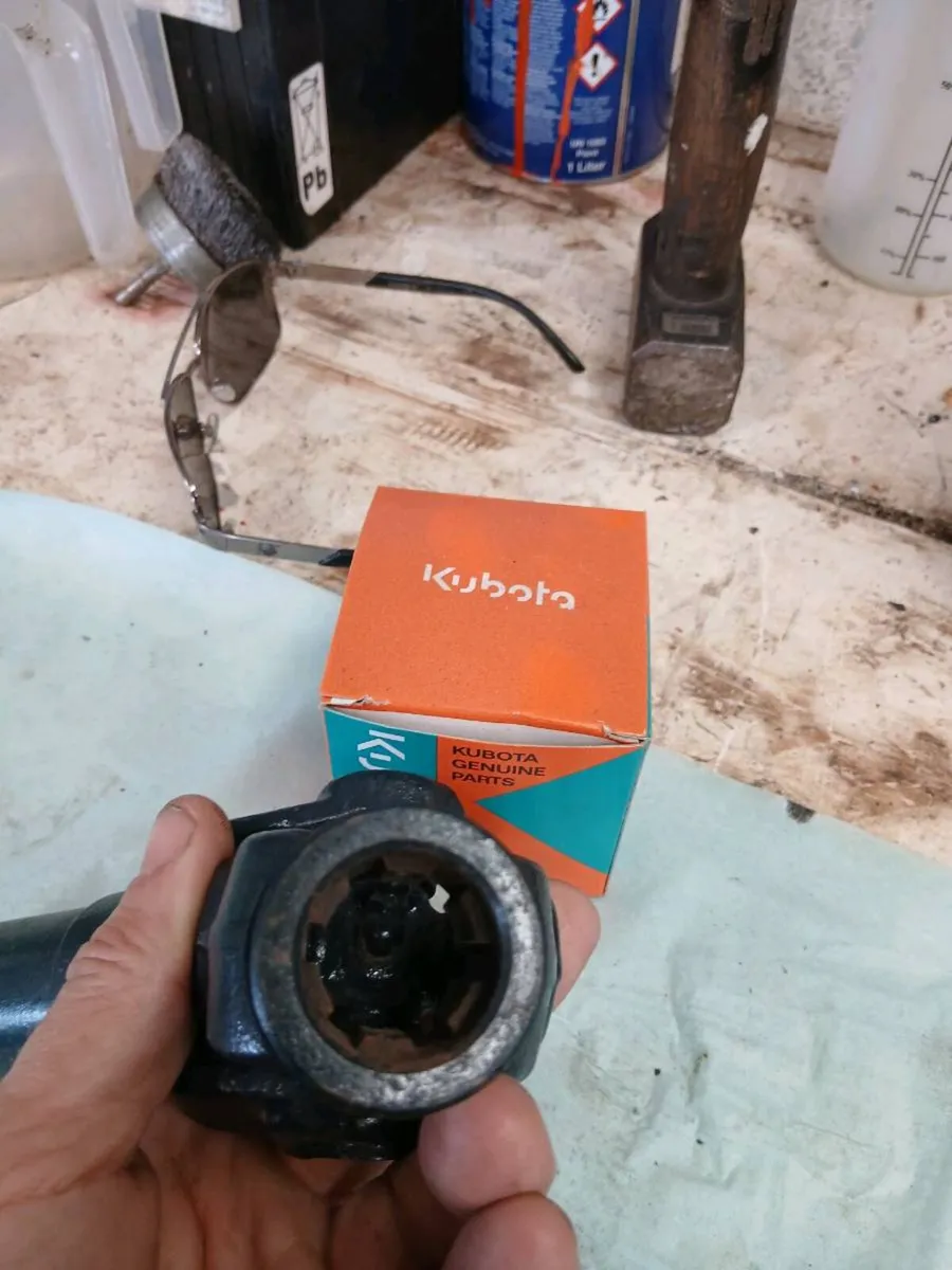 Kubota G3hst  drive shaft - Image 3