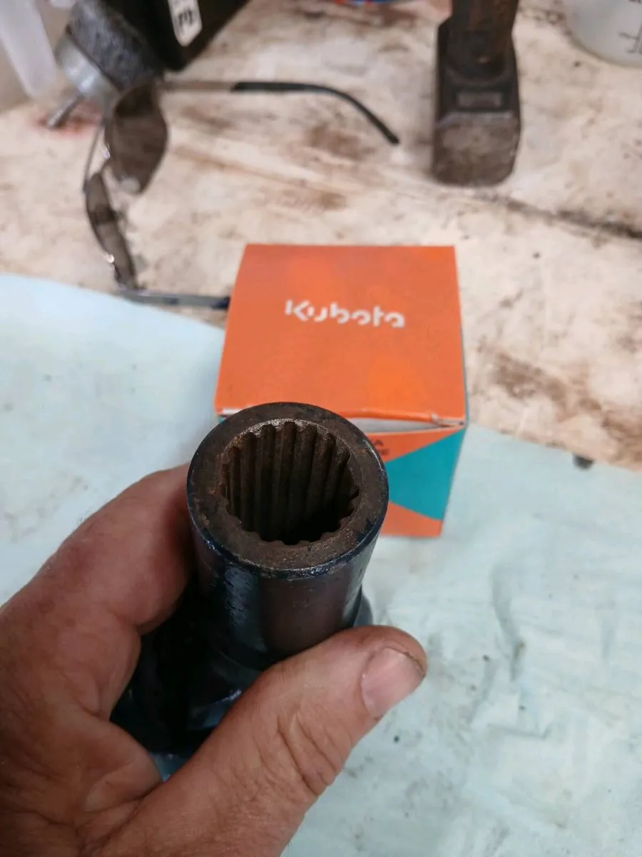 Kubota G3hst  drive shaft - Image 4