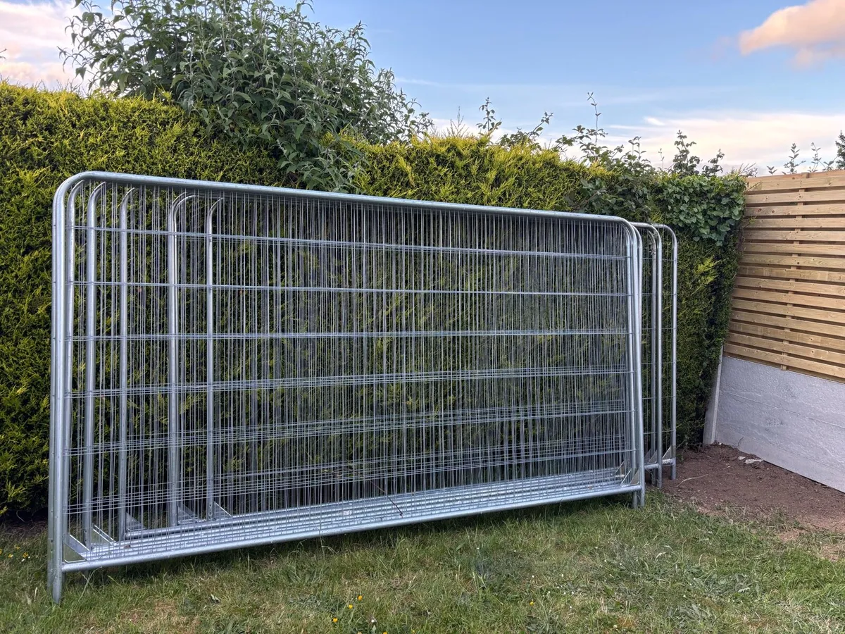 Harris Fencing - 10 panels / 10 boots + clips - Image 2