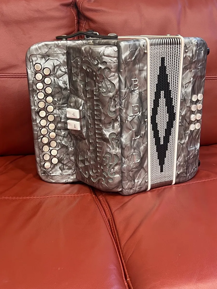 4voice B/C accordion - Image 1